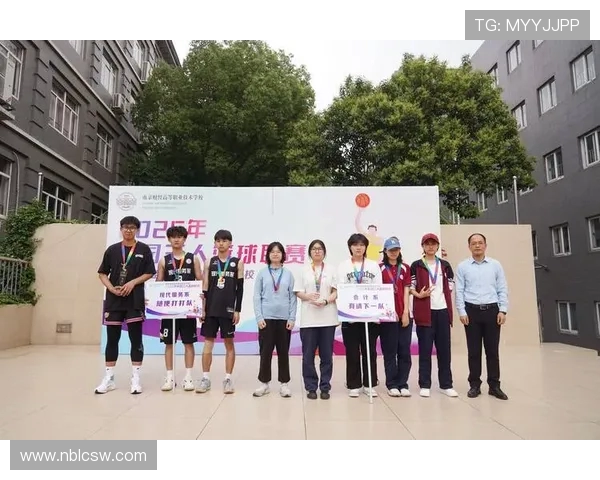 南京篮球队在城市联赛积分榜上以67分稳居第一位置,争夺冠军希望强烈