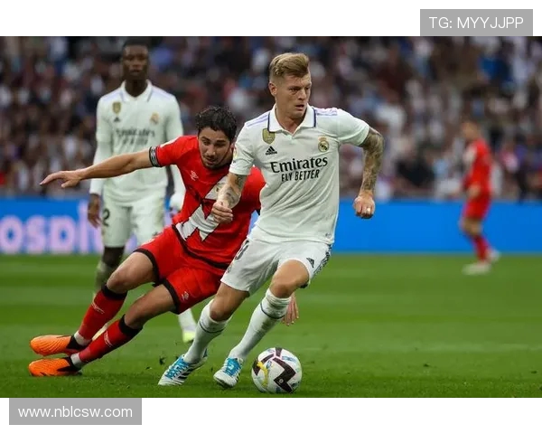 博德闪耀与萨的精彩对决揭示足球战术新趋势与球队实力较量