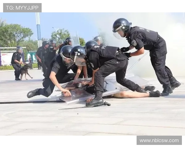 重庆滑板队中路突破战术解析与实战应用探讨